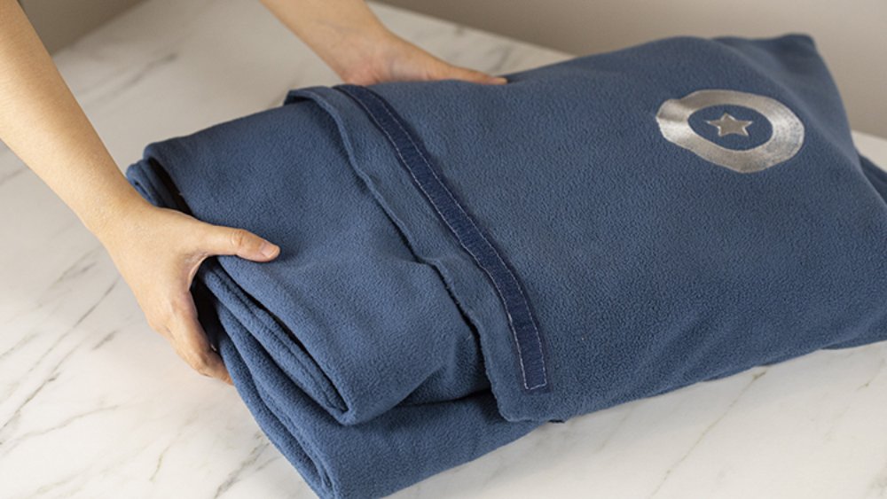 MOGICS Vanlife Blanket (Red / Blue / Black)